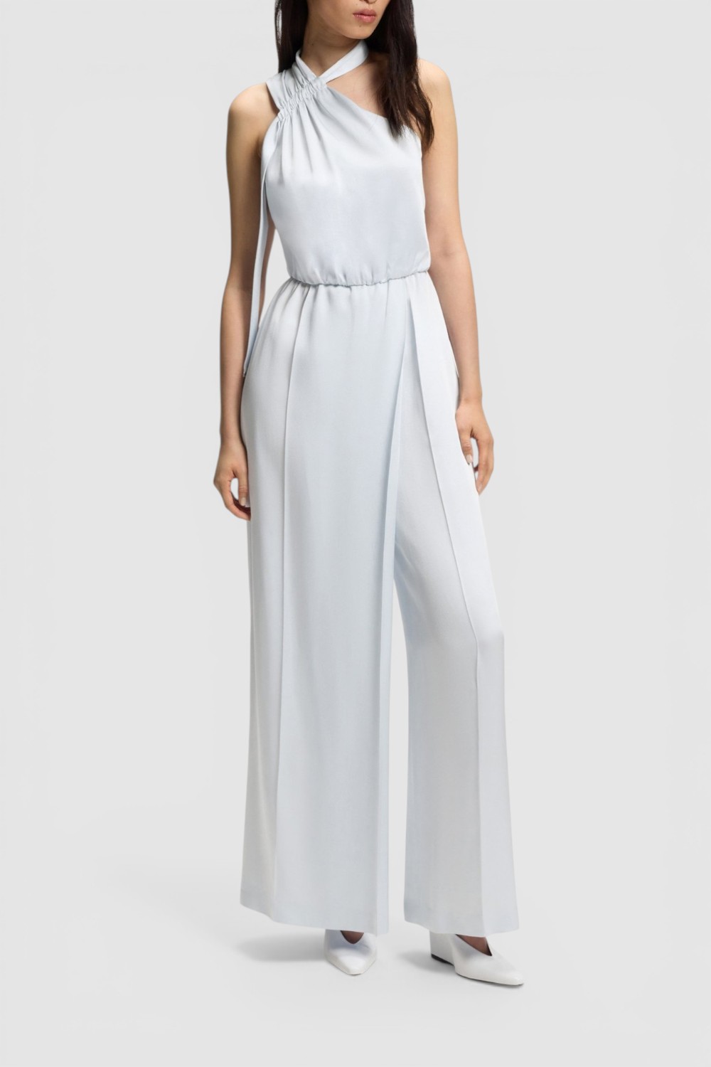 תמונת כל הלוק של אוברול כתף אחת